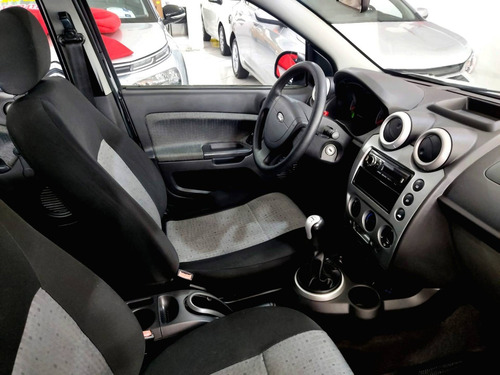 Imagem 12 de 13 de Ford Fiesta 1.6 Rocam Sedan 8v Flex 4p Manual