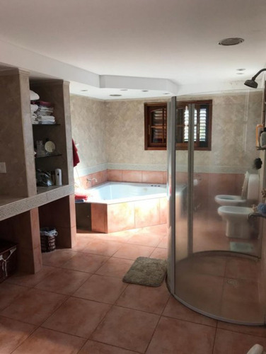 Imagen 15 de 25 de Casa 5 Ambientes Banfield