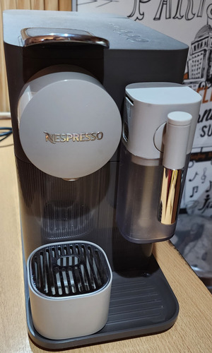 Cafetera Nespresso Lattissima One Automática Mocha Brown Gris (Usado)