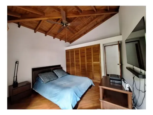Rhbr-13125 Casa De 3 Niveles Poblado La Tomatera
