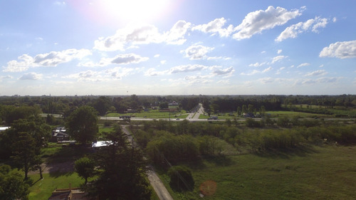 Imagen 5 de 8 de En Venta Lote De 1.000m2 Excelente Entorno Y Ubicacion. A Tan Solo 200 Metros De La Ruta 41 E Ingreso A La Ciudad Por La Av. 40. Barrio Los Alamos .