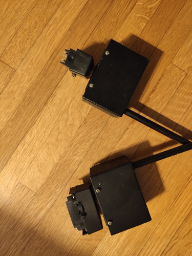 Ser De 2 Apliques De Luz Dicroica Con Transformador Negro (Usado)