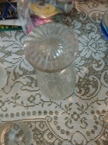 Whiskeras Antiguas Con Vasos De Whisky Antiguo (Usado)