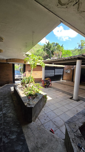 Casa En Venta En Conjunto Cerrado En El Parral (550ms)