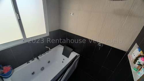 Hermoso Apartamento De 3 Niveles En Jorge Coll