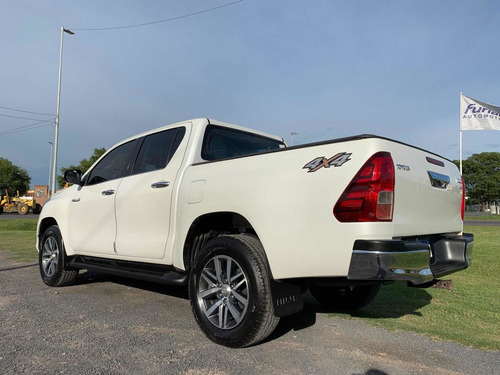 Toyota Hilux 2.8 Cd Srx 177cv 4x4 At 2017