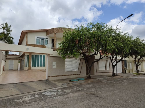 Venta Casa Valencia Urb. Altos De Guataparo .  Inf. Ma. Fda. Varela  