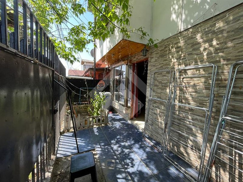 Casa En Venta De 5 Dorm. En Maipú