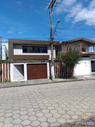 Imagem 3 de 20 de Casa Com Piscina No Centro De Ubatuba - Litoral Norte De São Paulo - Vc311