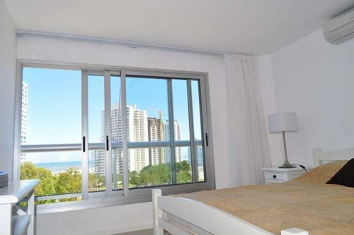 Apartamento En Venta De 2 Dormitorios En Playa Brava