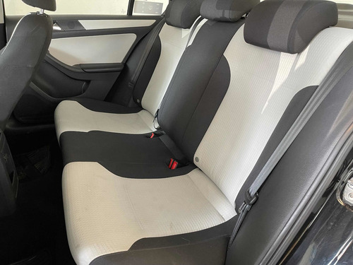 Imagen 10 de 12 de Volkswagen Jetta 2.5 Comfortline Tiptronic At 2016