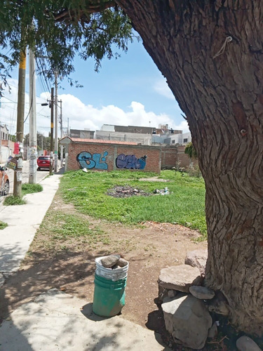 Venta Casa Con Terreno En Esquina Sta. Rosa Jauregui.