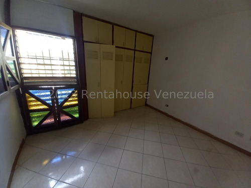 Amplio Y Comodo Apartamento Para Diseñar A Su Estilo Con Detalles Mediterraneos En Piedra Y Madera, Con Excelente Ubicacion Zona Norte De La Gran Valencia, Piso Medio, Edificio Conservado