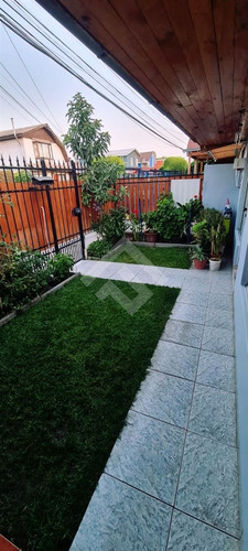 Casa En Venta De 5 Dorm. En Maipú