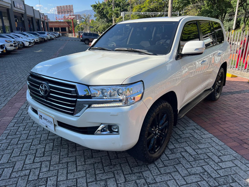 Toyota Land Cruiser Lc200 Vxr 4.6 At 4x4 2021 Blindaje 2+