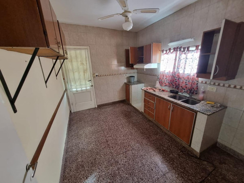 Imagen 9 de 21 de Ph En Venta - 2 Dormitorios 1 Baño - 157mts2 - La Plata