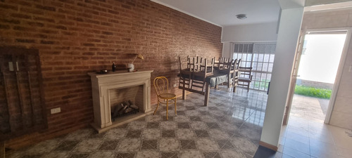 En Venta En Altos De Podesta Barrio Cerrado De 5 Ambientes 2 Baños Garage Dos Autos Fondo. Venta Inmediata F: 9511
