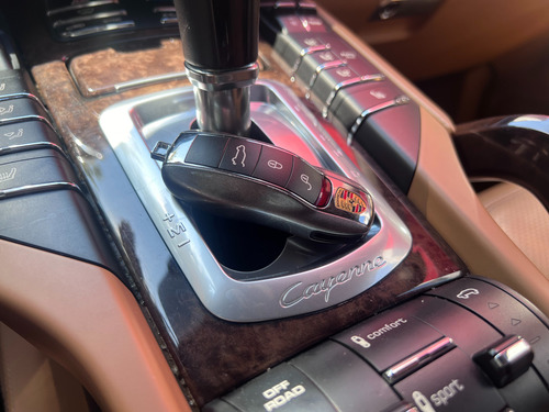 Porsche Cayenne 4.8 Turbo At