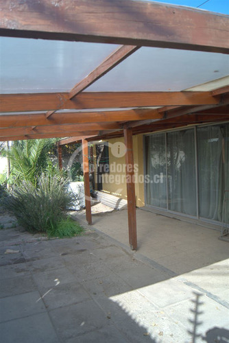 Casa Pedro Valdivia / Rodrigo Araya, 5 Dorm. 2 Baños, 2 Esta