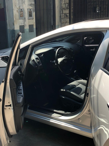 Kia Cerato. 2.0 Nafta Automatico. Rebajo