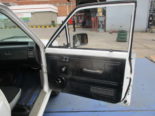 Mazda B2000 2.0