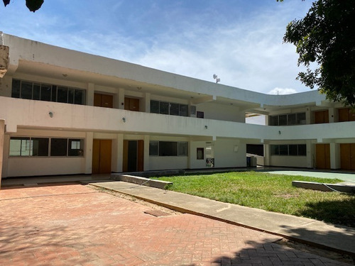 Imagen 11 de 30 de Venta De Edificio Educacional En Prados Del Este, Para Colegio O Preescolar Con 12 Salones Mas Patio Amplio Al Aire Libre, Mas Casa Anexa