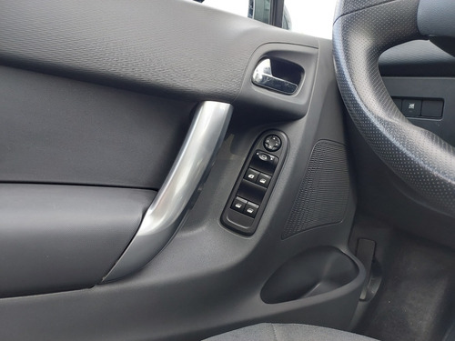 Imagem 8 de 11 de Citroen C3 Tendance 1.5 Manual 2015 Teto Panorâmico Zenith