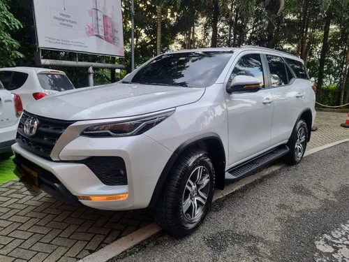 Toyota Fortuner 2.4l Sr Tp 2.4cc Td 7ab 4x2 2023 Único Dueño