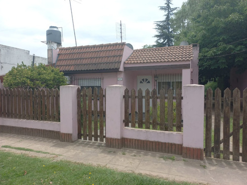 Casa Con Bellísimo Parque En Venta, Villars