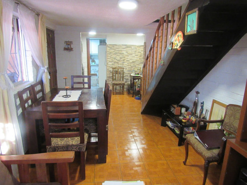 Cómoda Casa 3d Y 1b, Calle Socoroma, Metro Hospital El Pino.