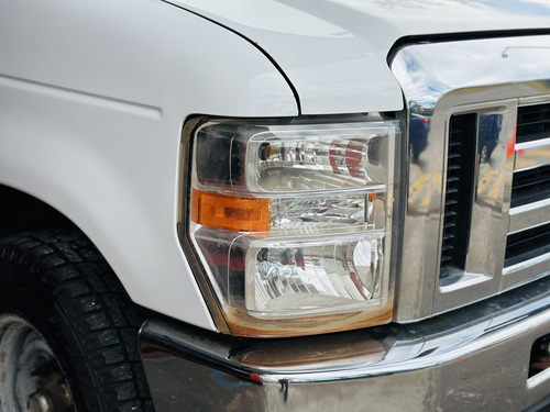 Ford Econoline 2012 E-350 15 Pas V8