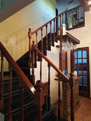 Excelente Chalet En Venta En Villa Tesei 4 Ambientes