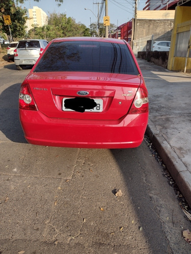 Imagem 2 de 6 de Ford Fiesta Sedã