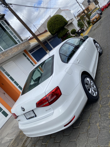 Volkswagen Jetta 2.0 L4 At 113 hp