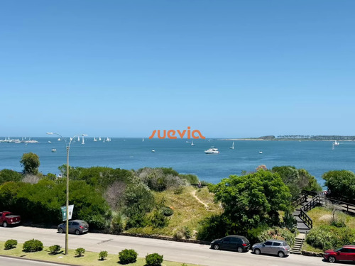 Apartamento En Venta De 3 Dormitorios Y Dependencia En Punta Del Este