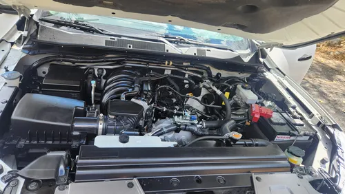 Nissan NP300 2.4 Doble Cabina Se Aa Pack Seg Mt