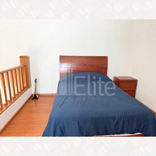 Casa En Venta Con Amplio Jardin En Cumbres Del Lago