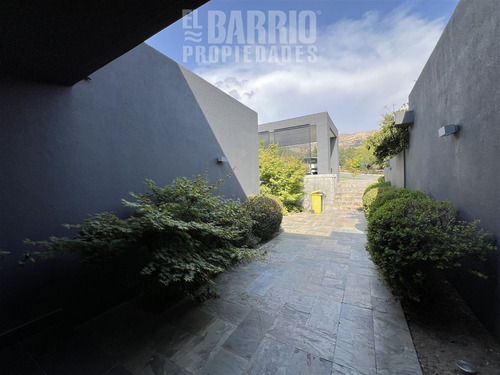 Casa En Venta De 5 Dorm. En Piedra Roja, Chicureo