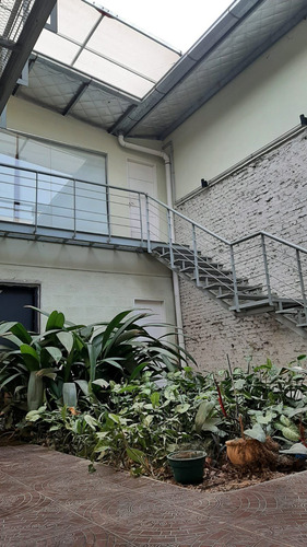 Ph Adaptado Para Uso Comercial, Apto Vivienda - Villa Urquiza- Venta