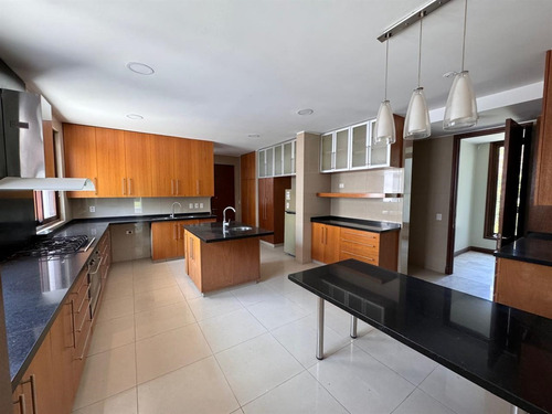 Moderna En Condominio Cercana A Colegios, Centro Comercial