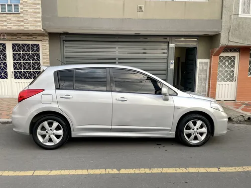 Nissan Tiida 1.8 Premium 5 p