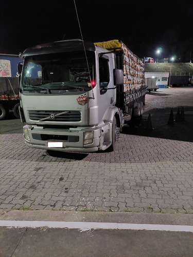 Imagem 3 de 4 de Volvo Vm 260 6x2