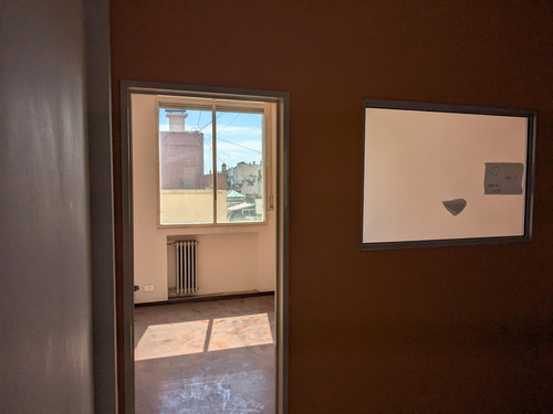Oficina En Venta - Piso Alto Con Luz Natural En Av De Mayo