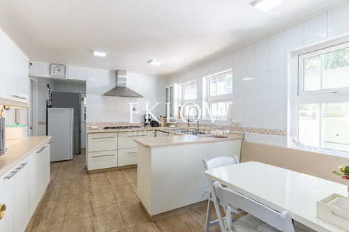 Casa De Lujo En Bosque De Montemar, 8d+6b, 1050 M²