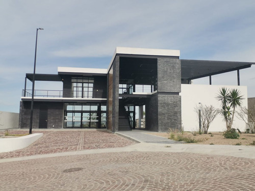 Se Vende Residencia En Zibata, Vista Al Campo De Golf, Con D