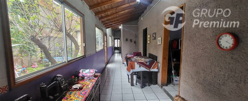 Casa En Venta De 4 Dorm. En Santiago