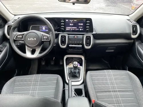 Kia Sonet 1.5 Vibrant Mt