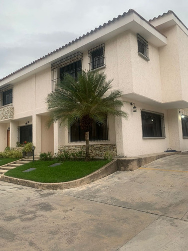 Se Alquila Townhouse En Urb. Sucre Las Delicias