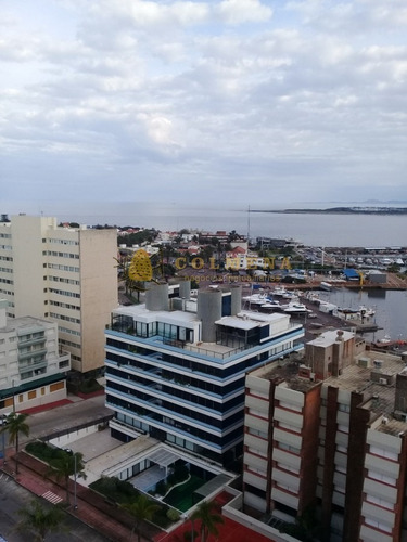 Apartamento En Muy Buena Ubicacion En Peninsula, De 3 Dor, 2 Baños Con Muy Linda Vista A La Ciudad Y El Mar.- Ref: 2027