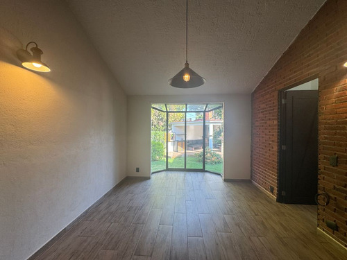Casa En Venta De 1 Piso En Residencial La Virgen, Metepec, En Frente Del Parque Bicentenario